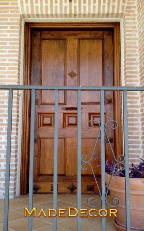 puerta exterior madera maciza