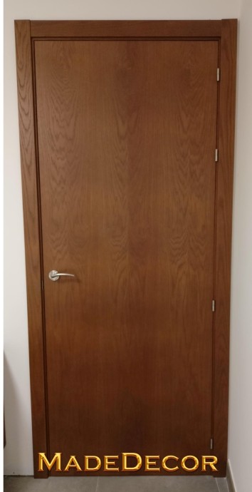 PUERTA ROBLE LISA TINTADA