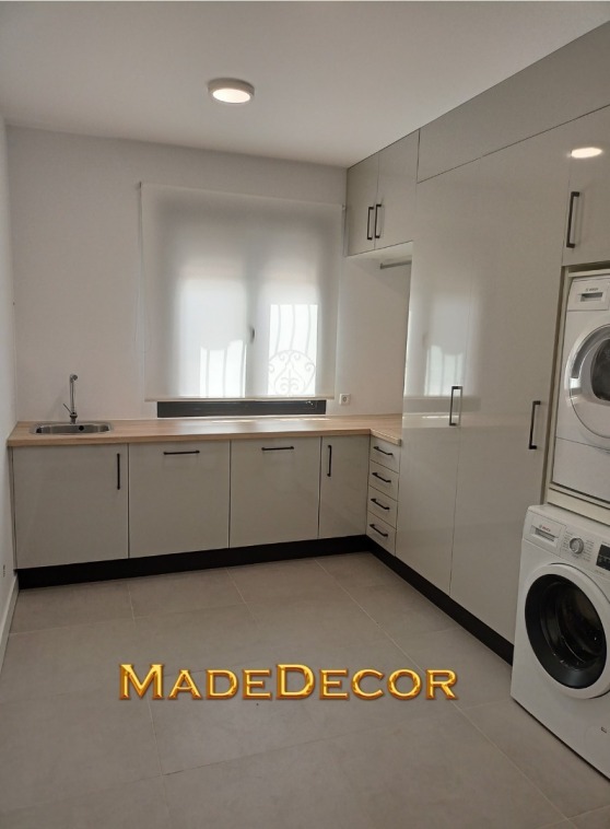 Laminado Alta Presión: Miño Blanco Brillo-Burdeos Brillo